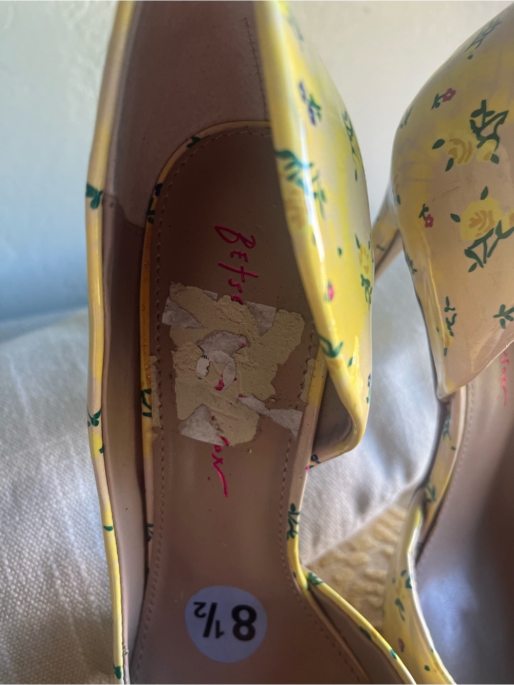 Betsey Johnson Layered Bow Vinyl Yellow Floral Stiletto 8.5M - Picture 3 of 10